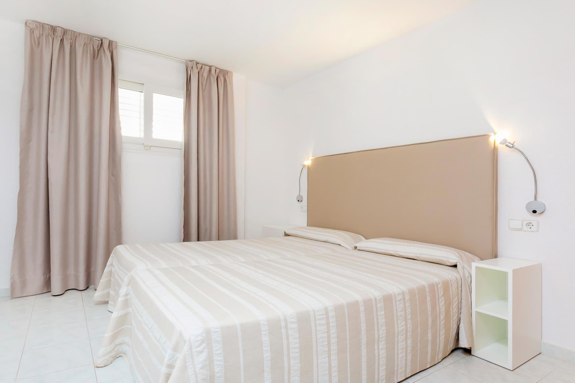 Aparthotel Duquesa Playa ซานตาเอวเลเรียเดสริว ภายนอก รูปภาพ