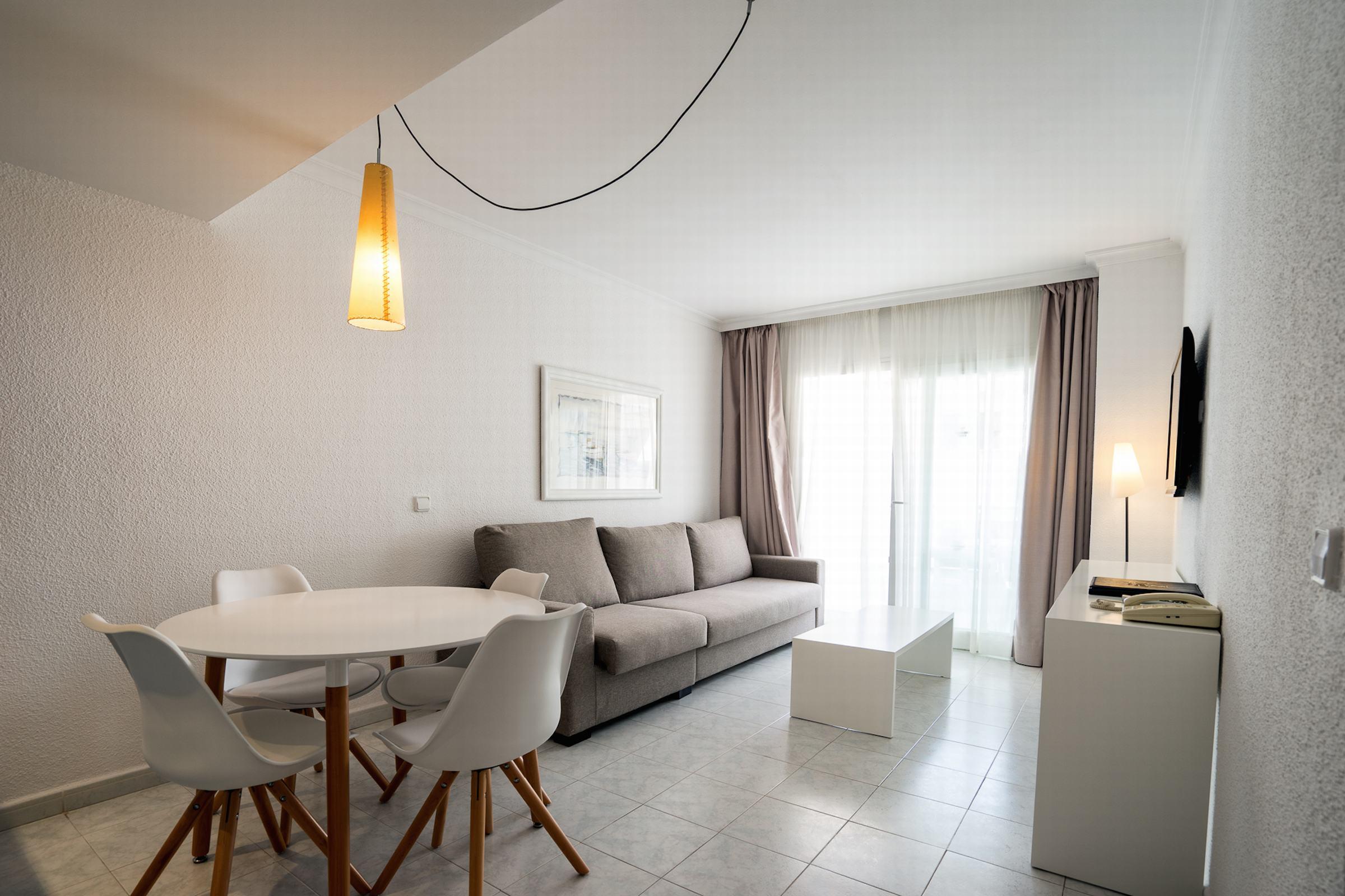 Aparthotel Duquesa Playa ซานตาเอวเลเรียเดสริว ภายนอก รูปภาพ